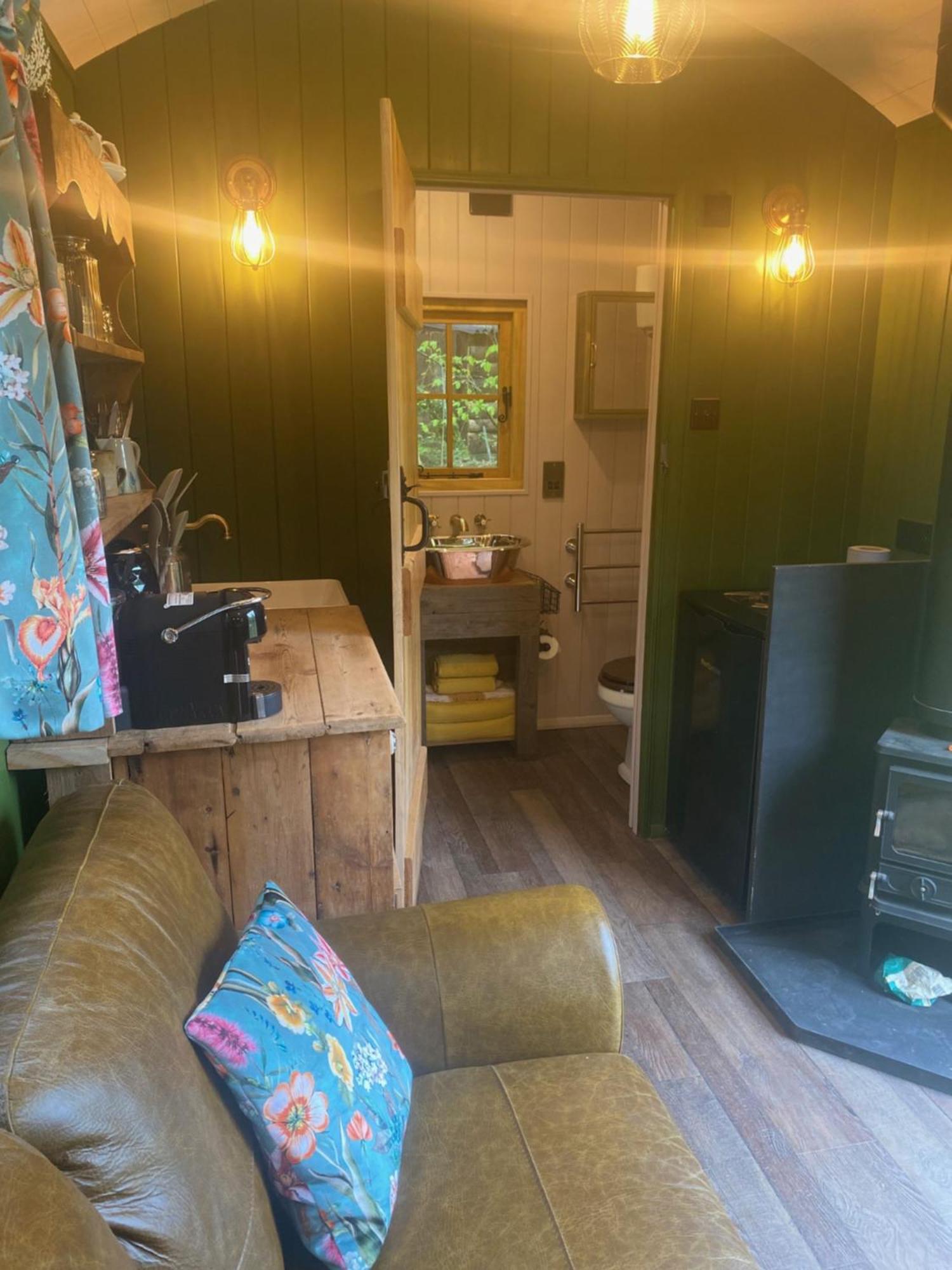 The Goose Nest Luxury Lakeside Shepherd Hut In Cardinham Woods, Cornwall Exteriér fotografie