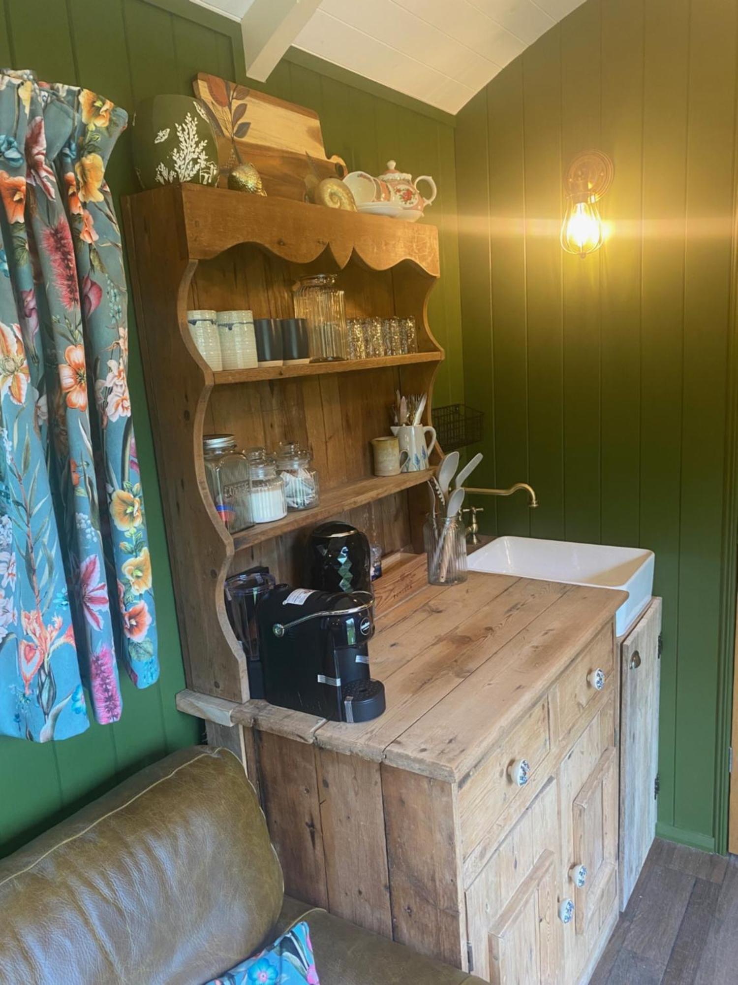 The Goose Nest Luxury Lakeside Shepherd Hut In Cardinham Woods, Cornwall Exteriér fotografie